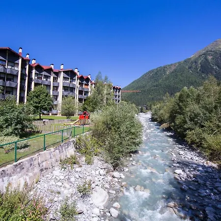 Sainte-foy-l'argentiere Sleeps 4 T488183 Apartment Chamonix